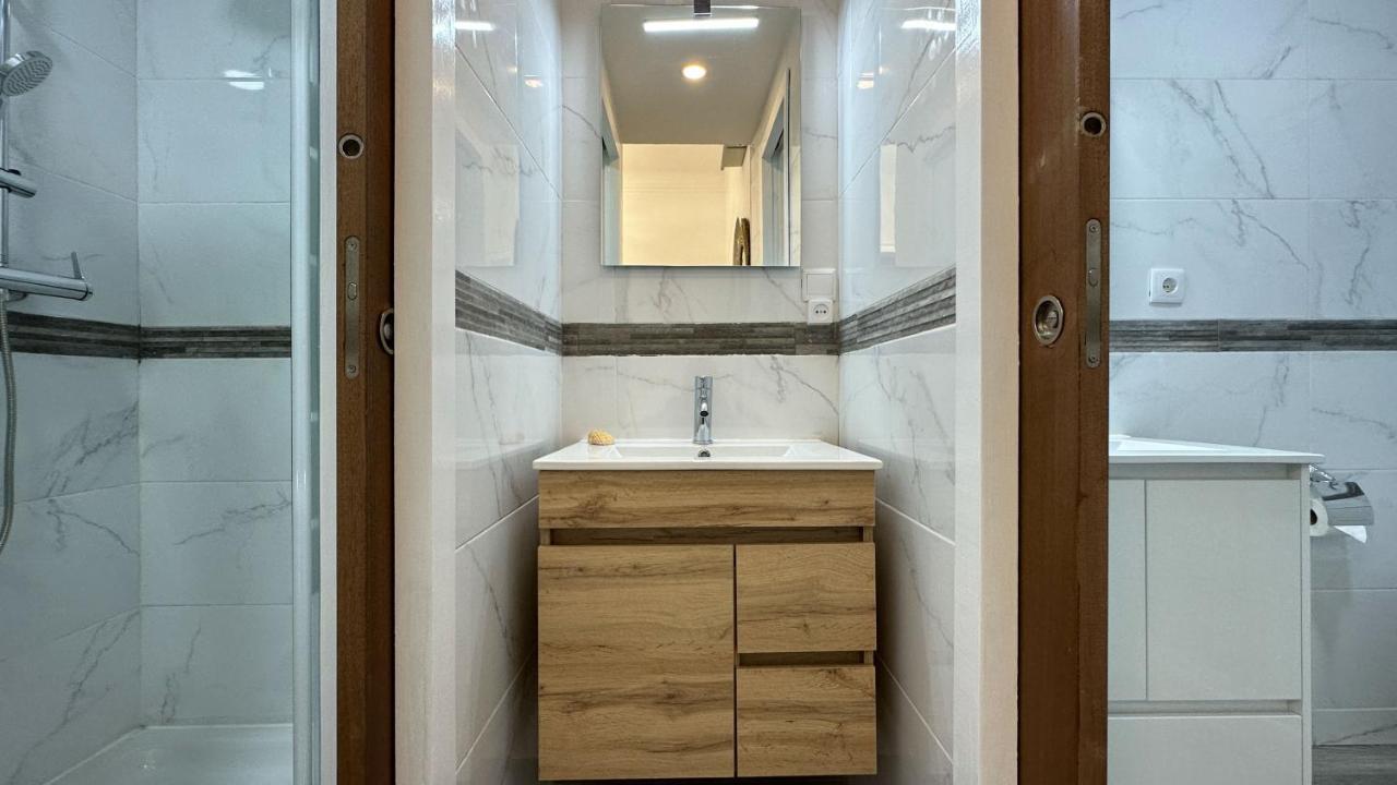 Cama en habitación compartida femenina de 6 camas